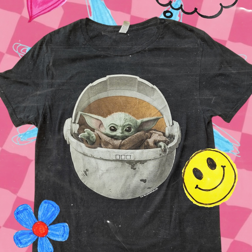 Black T-Shirt with Baby Yoda Grogu Lucasfilm Graphic Design Size M